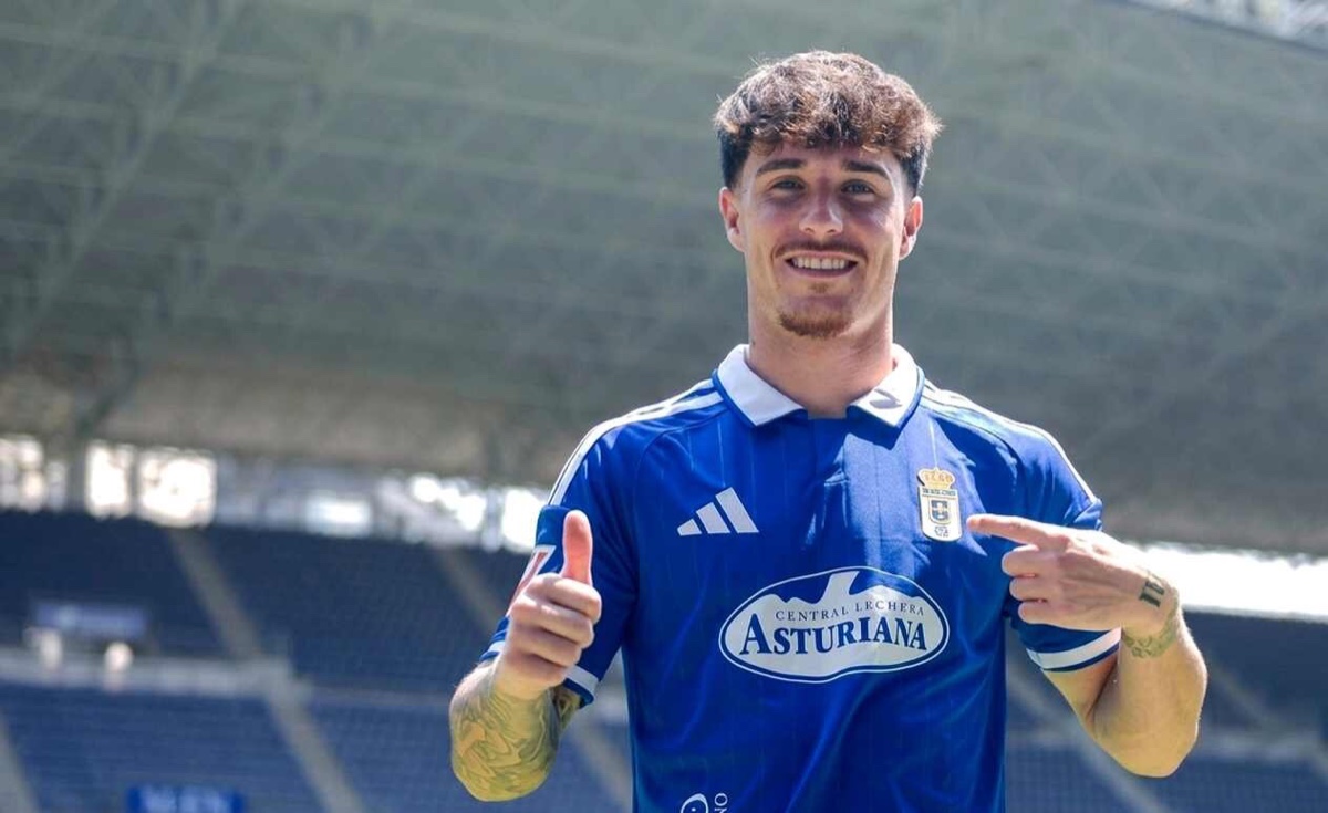 Víctor Mingo en su presentación con el Real Oviedo