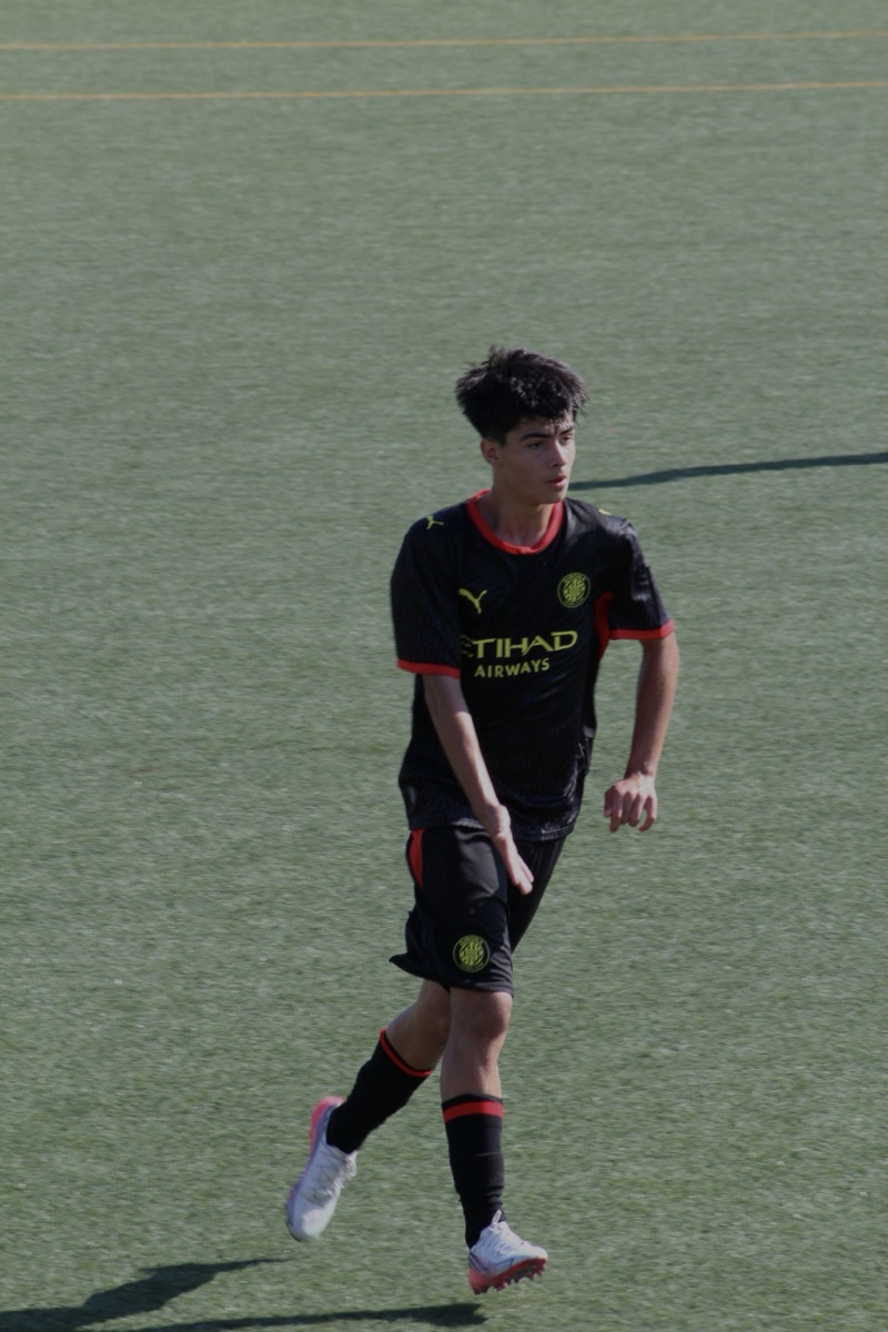 Rubén Pulido corriendo durante un partido