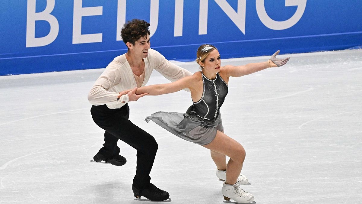 Sofía y Asaf durante una actuación de patinaje artístico sobre hielo